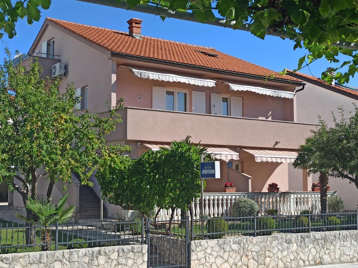 Apartmani Vesna Krk Town Bagian luar foto