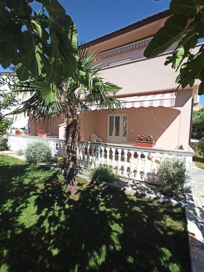 Apartmani Vesna Krk Town Bagian luar foto