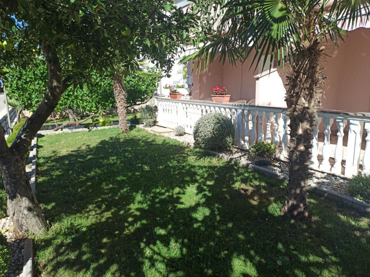 Apartmani Vesna Krk Town Bagian luar foto