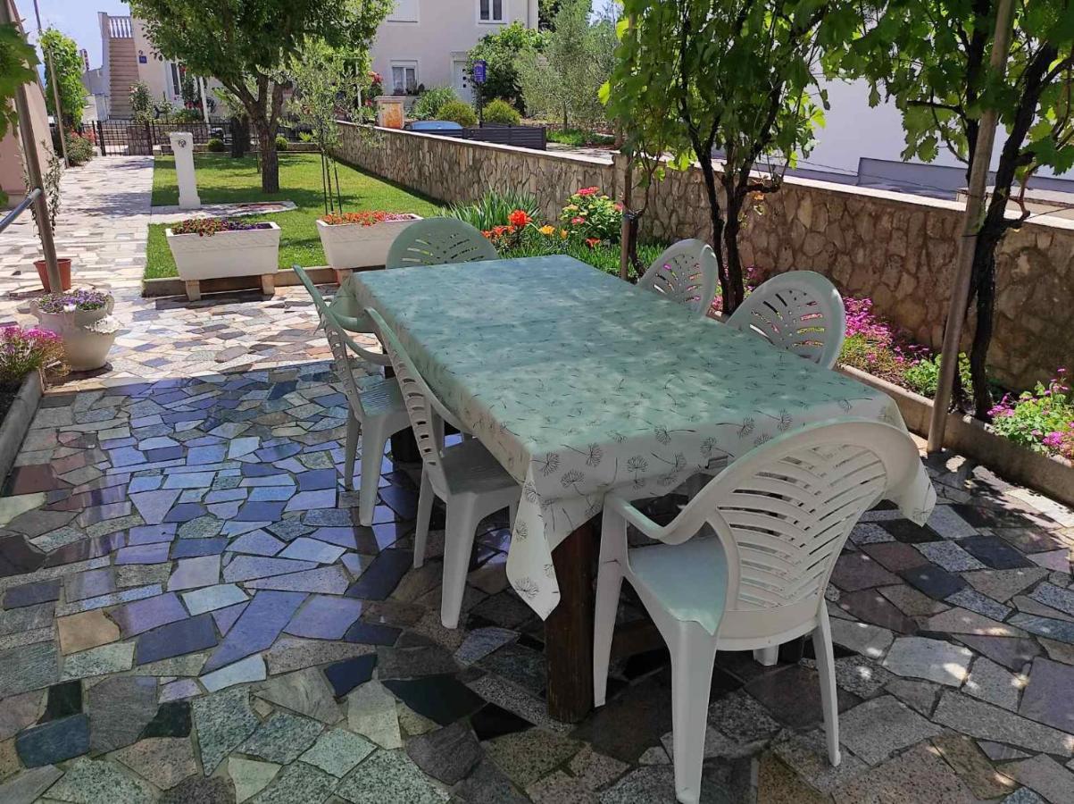Apartmani Vesna Krk Town Bagian luar foto